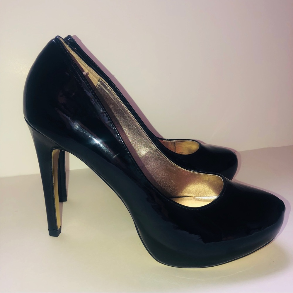 Steve Madden Meltz Leather Closed Toe High Heel - Picture 2 of 8